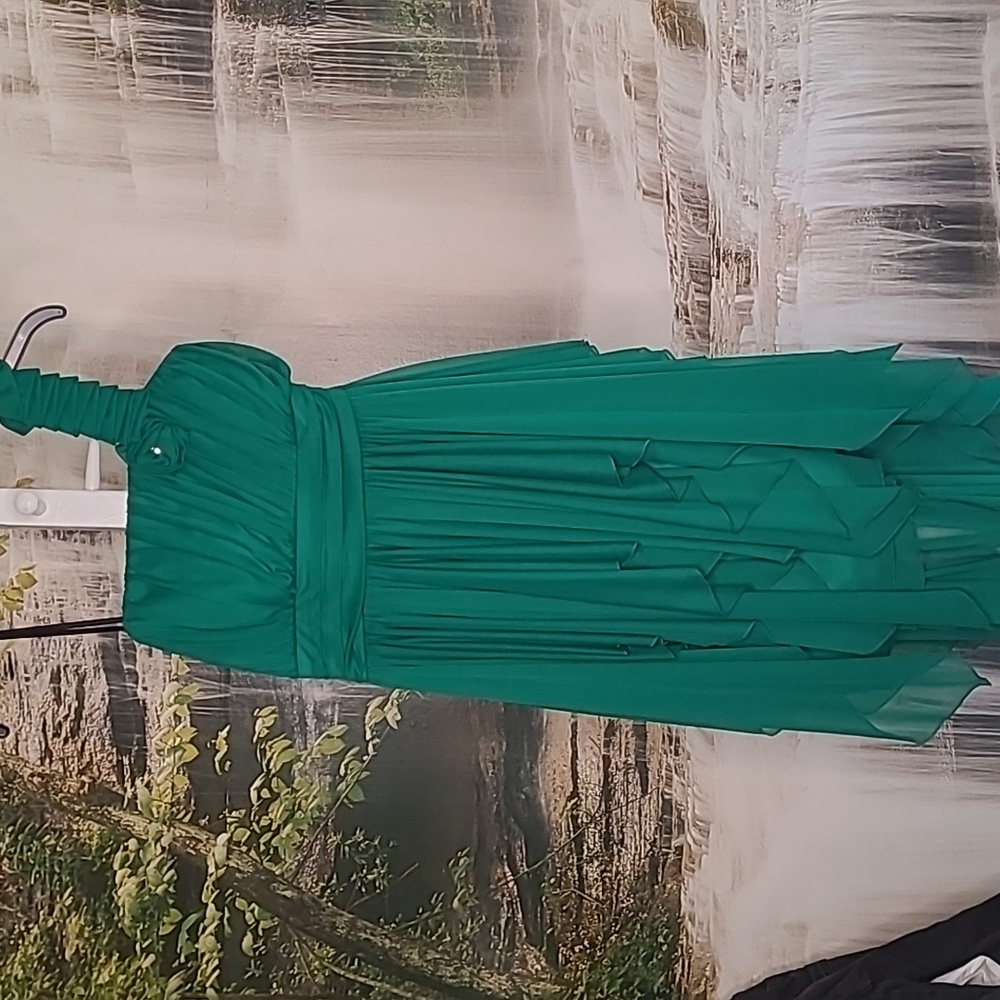 Deb Womens 16 emerald green ruffled layered flowy sheer formal dance dress